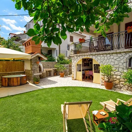 Laura Ika-lovran 80 M2 With Private 100 M2 Garden Hot Tub Free Parking Apartment Opric