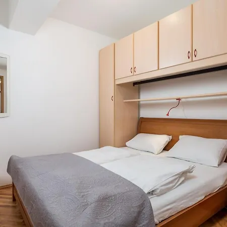 Laura Ika-lovran 80 M2 With Private 100 M2 Garden Hot Tub Free Parking Apartment Opric