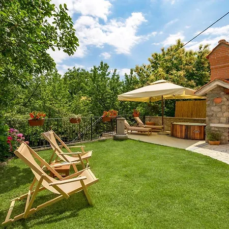 Apartment Laura Ika-lovran 80 M2 With Private 100 M2 Garden Hot Tub Free Parking