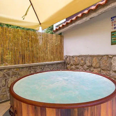 Laura Ika-lovran 80 M2 With Private 100 M2 Garden Hot Tub Free Parking Apartment