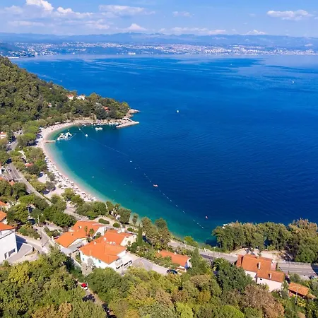 Laura Ika-lovran 80 M2 With Private 100 M2 Garden Hot Tub Free Parking Apartment *