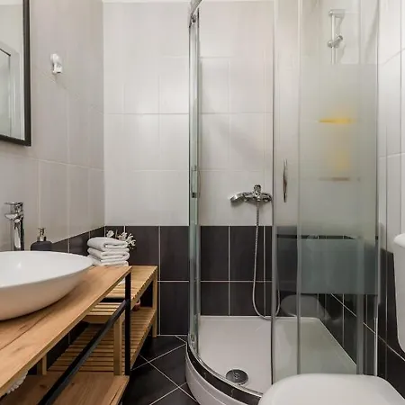 Apartment Laura Ika-lovran 80 M2 With Private 100 M2 Garden Hot Tub Free Parking Opric