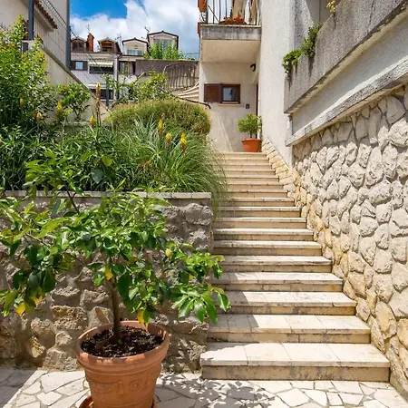 Laura Ika-lovran 80 M2 With Private 100 M2 Garden Hot Tub Free Parking Apartment Opric