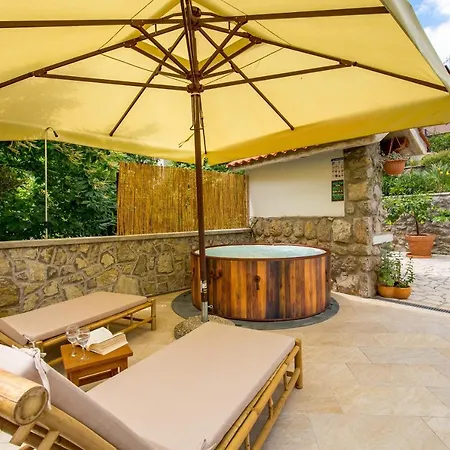 Laura Ika-lovran 80 M2 With Private 100 M2 Garden Hot Tub Free Parking Apartment Opric