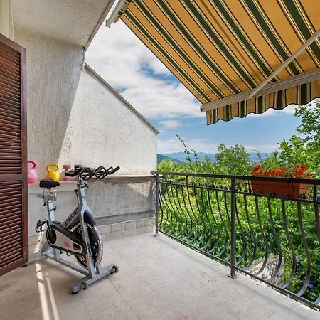 Laura Ika-lovran 80 M2 With Private 100 M2 Garden Hot Tub Free Parking Apartment