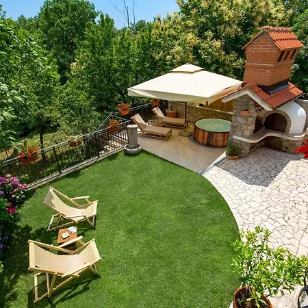 Apartment Laura Ika-lovran 80 M2 With Private 100 M2 Garden Hot Tub Free Parking